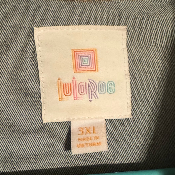 ❤️🌹🌹 LuLaRoe denim jacket. With rose 🌹 colored buttons. - Picture 7 of 9